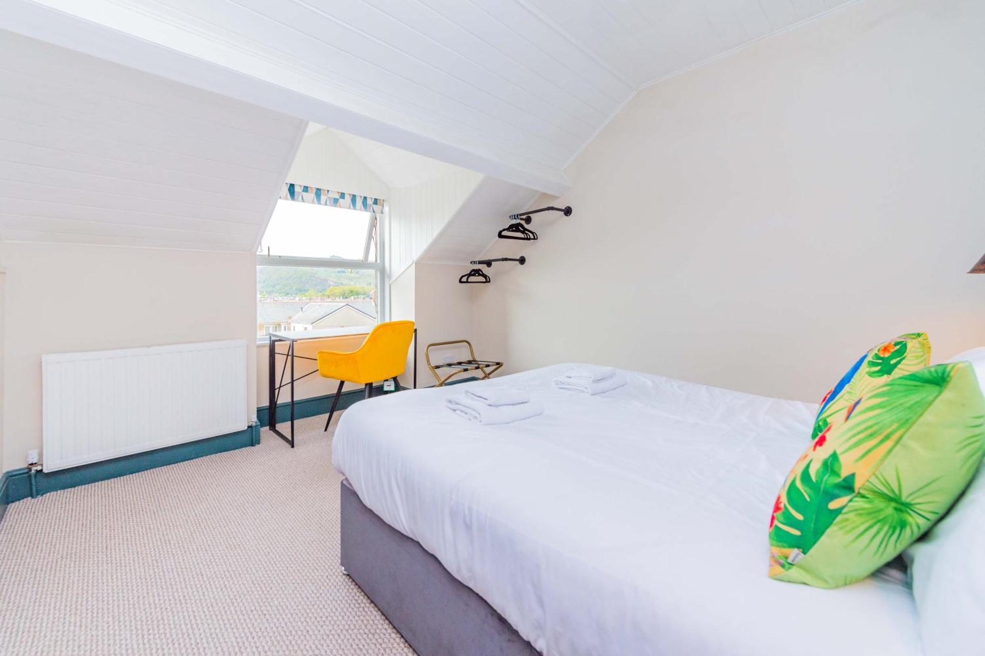 Snowdon House, 8 Bedrooms, Sleep 16, Close To Blackrock Sand Porthmadog Dış mekan fotoğraf